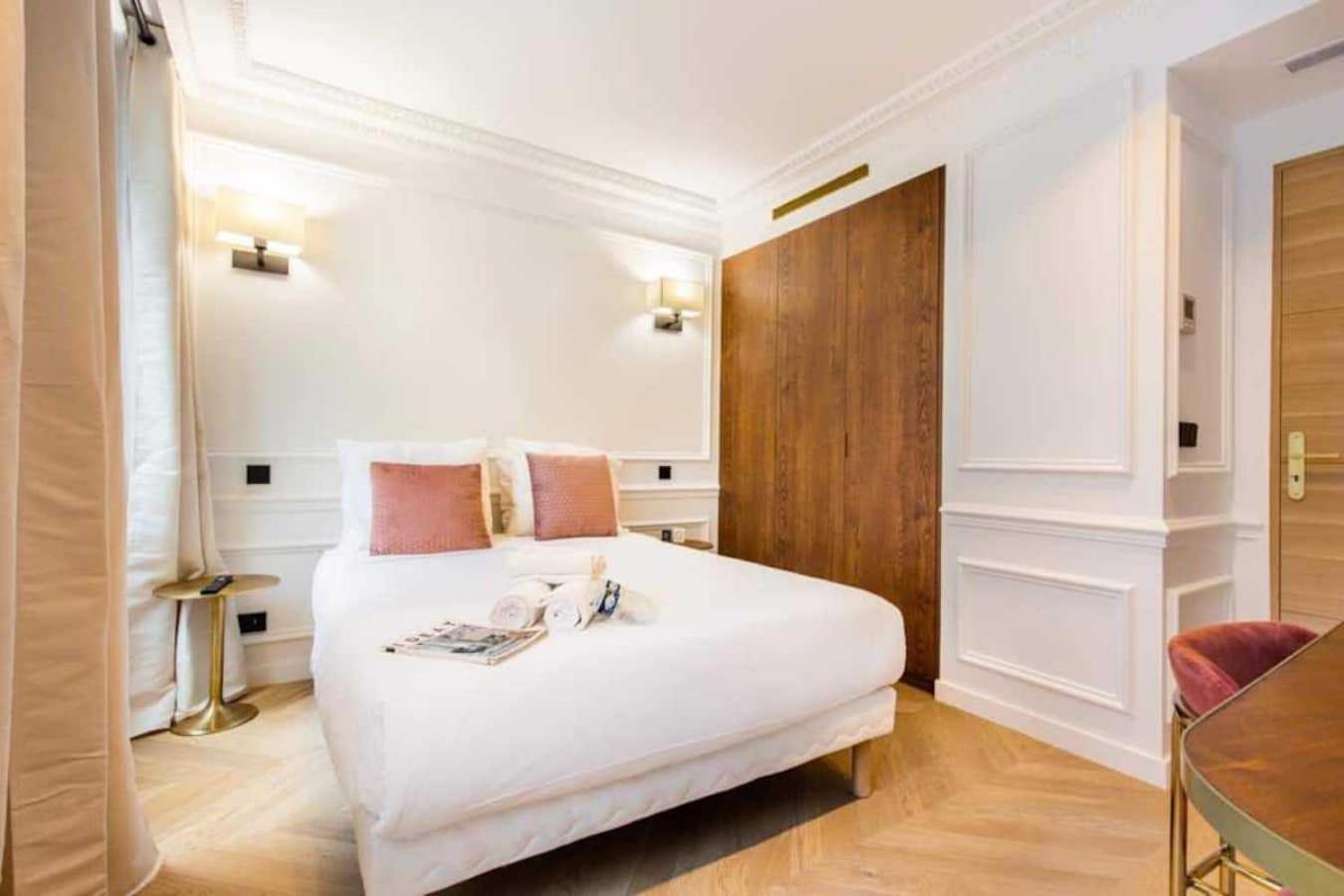 Newly Rebuilt By Architect - Center Of Apartment