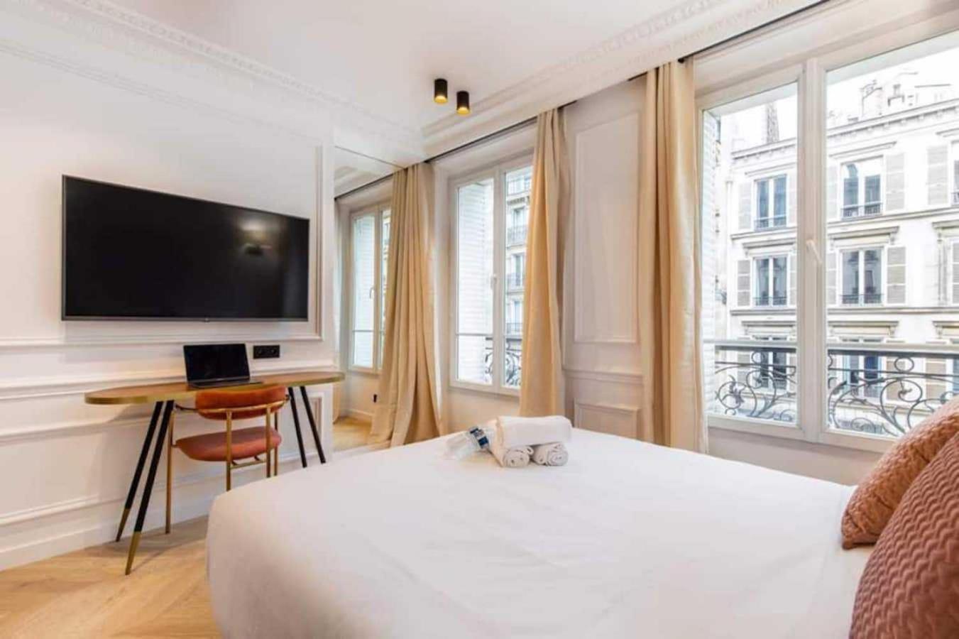 Newly Rebuilt By Architect - Center Of Apartment Paris